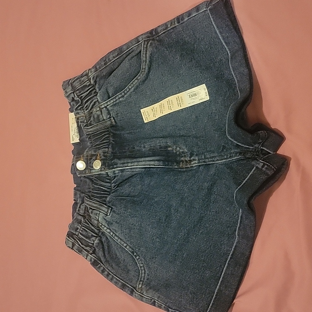 Womans shorts size 7 nwt
